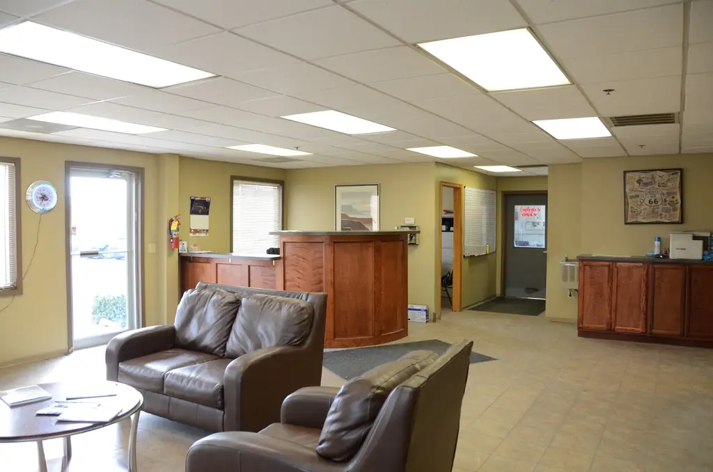 The customer waiting area inside Andrews Collision Center